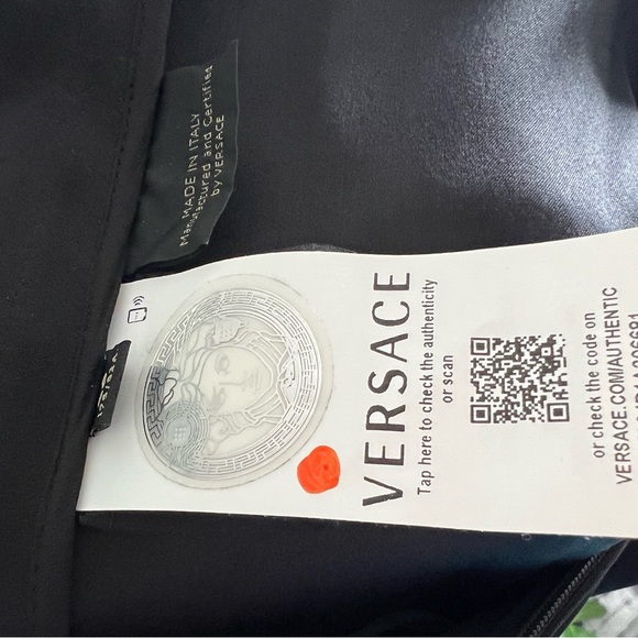 Versace skirt, worn once (too big for me). - Picture 8 of 11